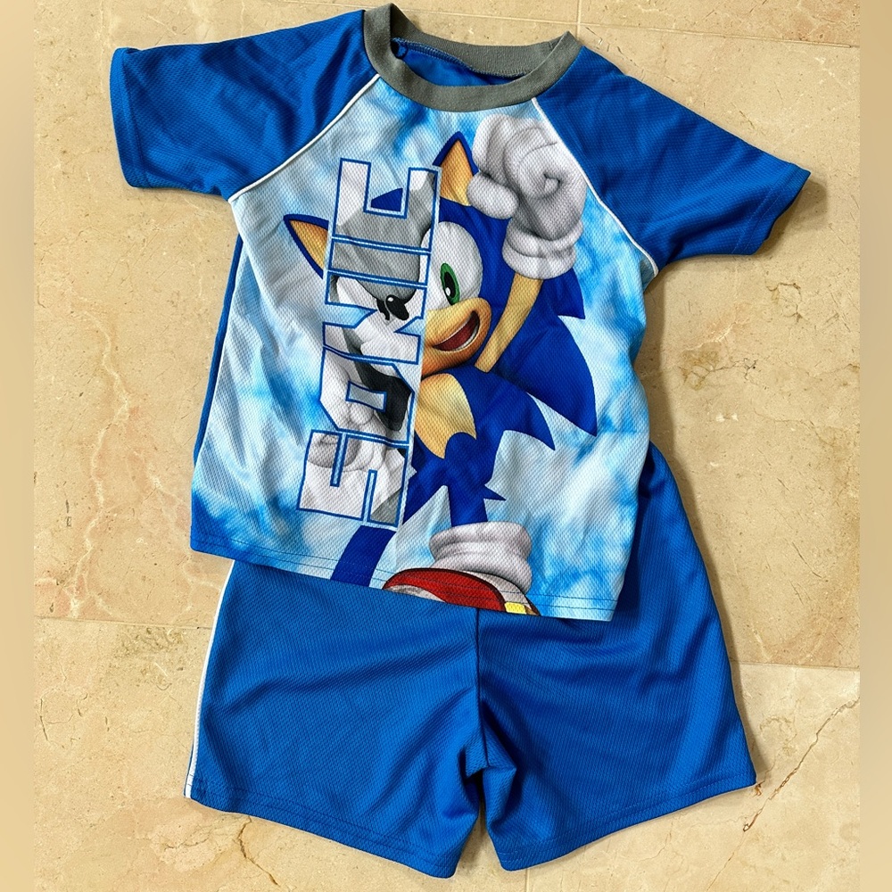 EUC - Sonic the Hedgehog